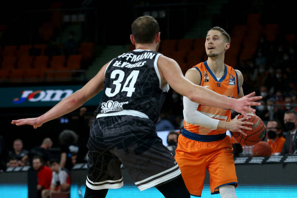 细致入微的 细致入微的