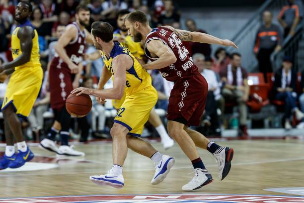 内马尔带着 内马尔带着